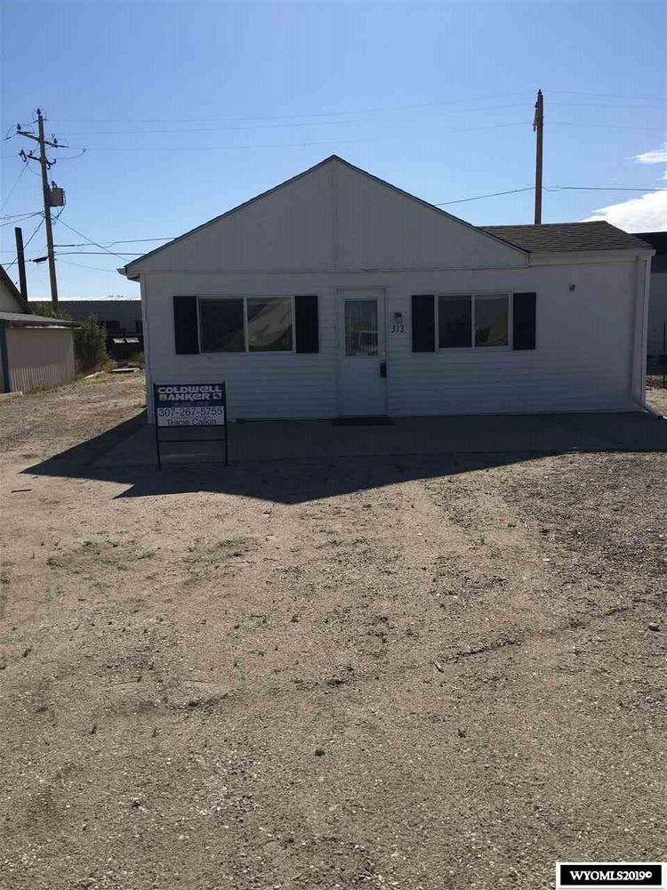 305 Lakeview Dr, Mills, WY 82604